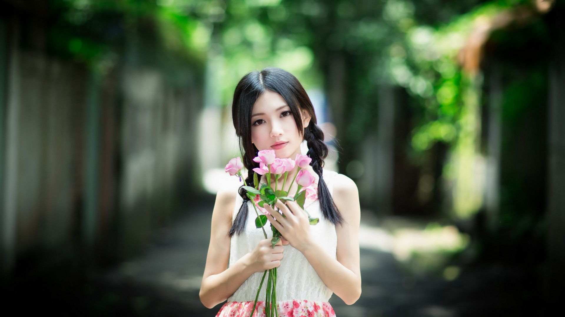 ['双马尾 美女 桌面壁纸 鲜花 裙子 夏天']