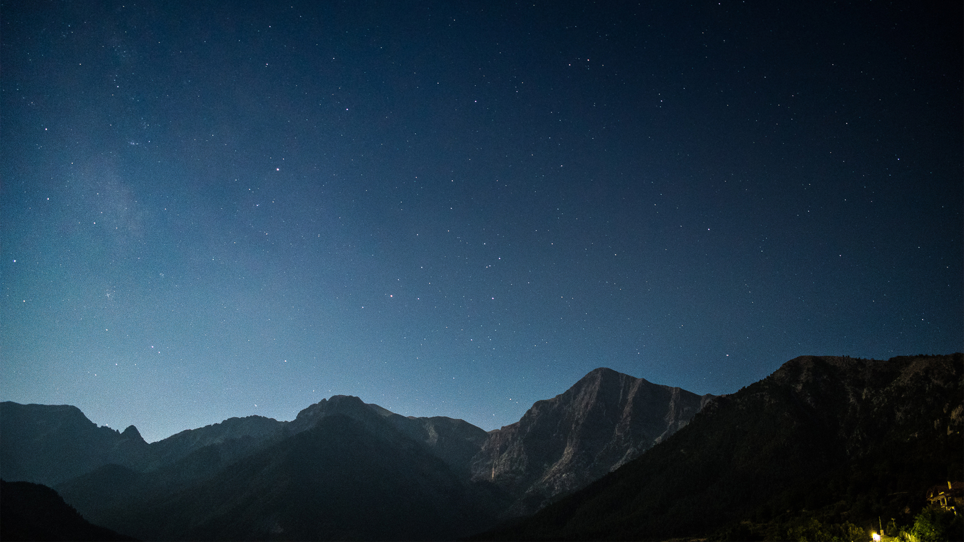 ['星空 山景 高清壁纸 银河夜景 山林自然风光']