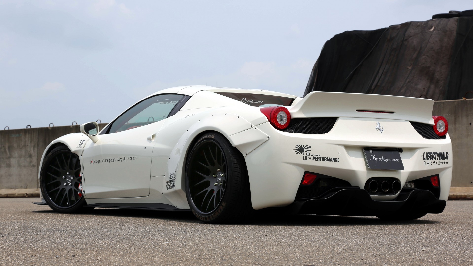 ['法拉利458 Spider 白色 超级跑车 桌面壁纸']