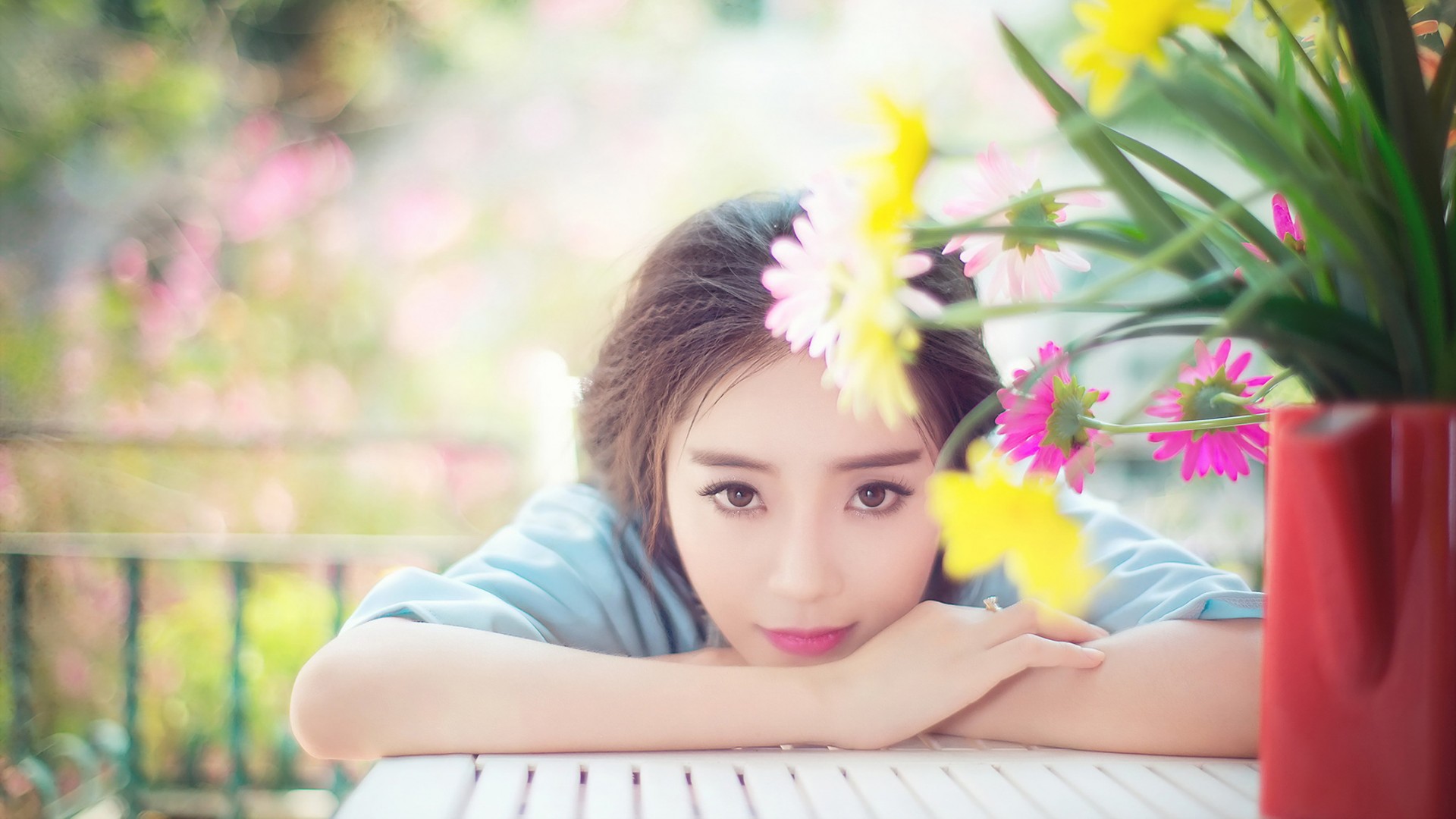 ['清纯美女 鲜花 桌面壁纸 明眸少女 心情']