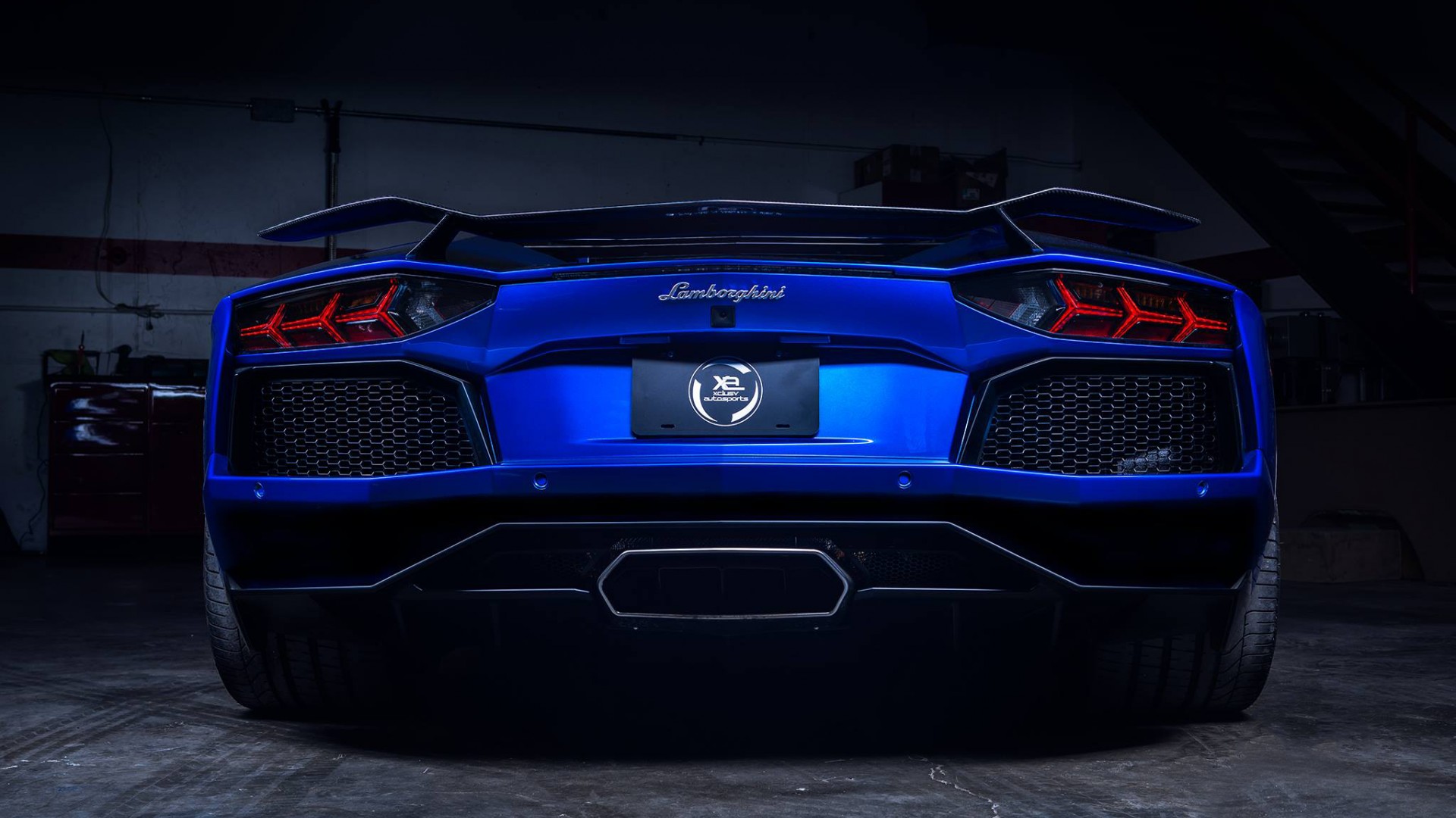 ['蓝色 兰博基尼 Aventador LP700-4 后车照片 桌面壁纸']