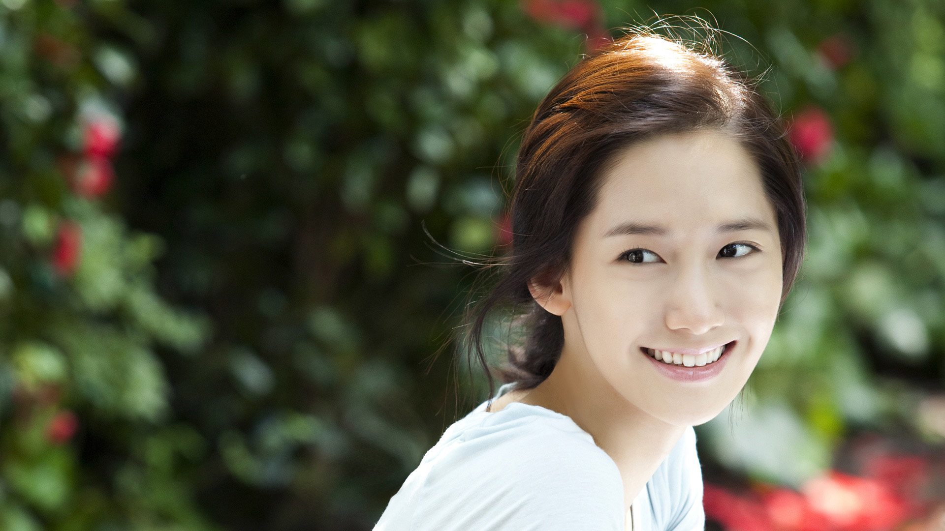 ['高清微笑美女壁纸 自然笑容 唯美桌面背景']
