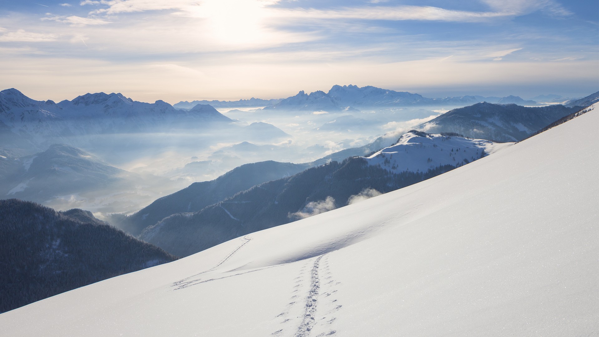 ['雪山 山峦 Windows10自带高清壁纸 风景电脑壁纸']