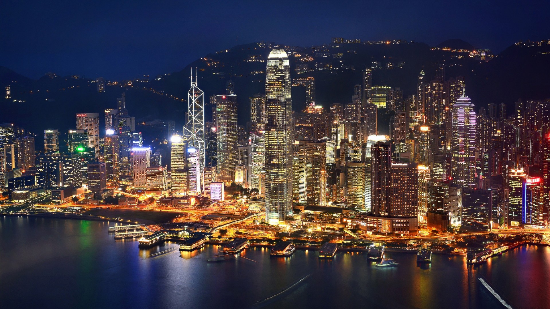 ['香港夜晚城市夜景维多利亚港太平山顶摩天大楼湾区高清壁纸']