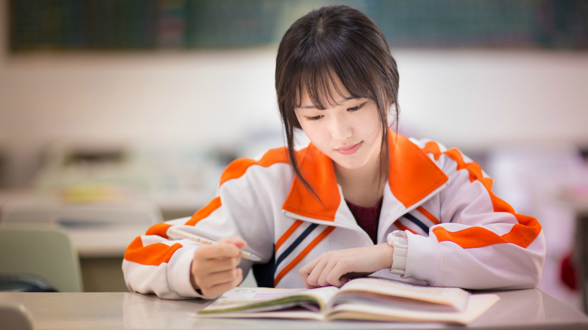 ['毕业季 清纯女生 校园生活 校服 学习 桌面壁纸']