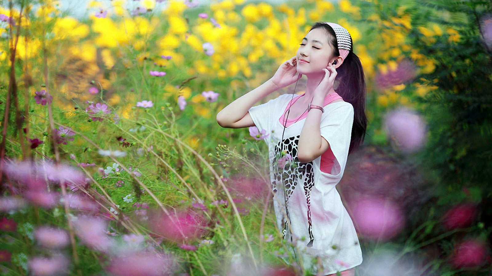 ['花丛 美女 自然音乐 桌面壁纸 高清']